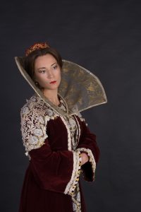 plot Queen Esther